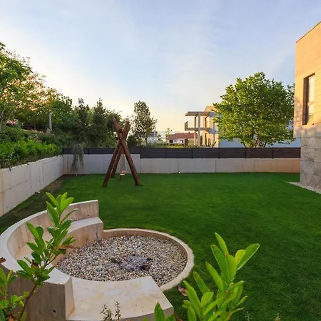 Villa Luxury Pearl 2 With Infinity Pool