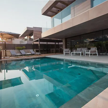 Villa Luxury Pearl 2 With Infinity Pool