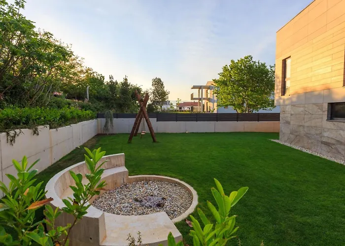 Villa Luxury Pearl 2 With Infinity Pool